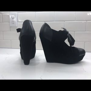 Black tie wedge heel